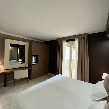 Lafayette Hotel