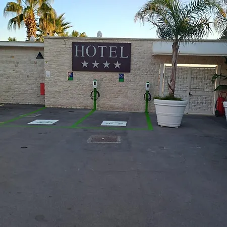 Lafayette Hotel 4*