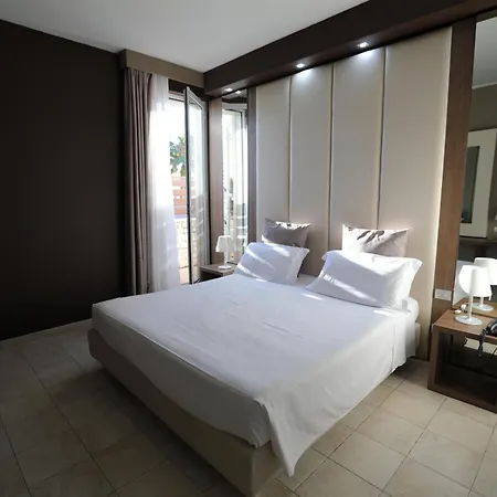 Lafayette Hotel