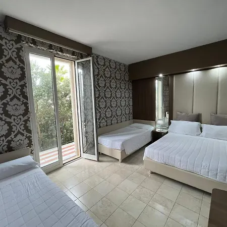 מלון Lafayette 4*