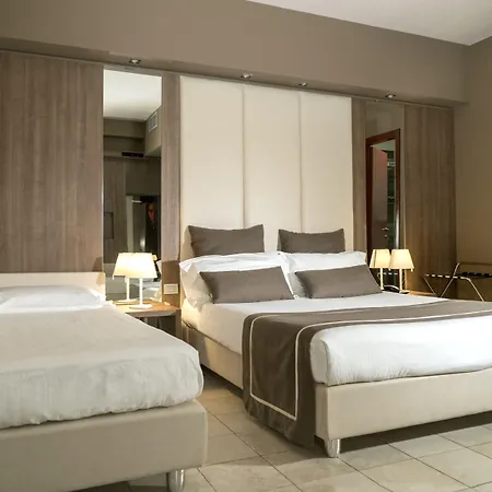 Lafayette Hotel 4*