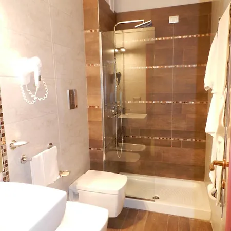 Lafayette Hotel 4*