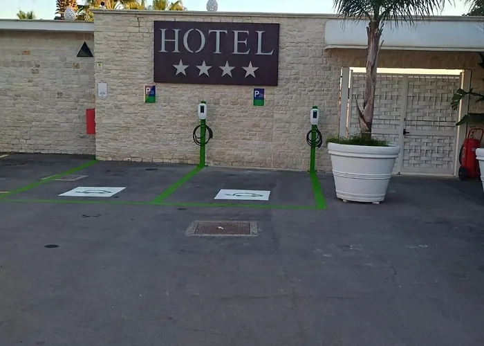 Lafayette Hotel 4*